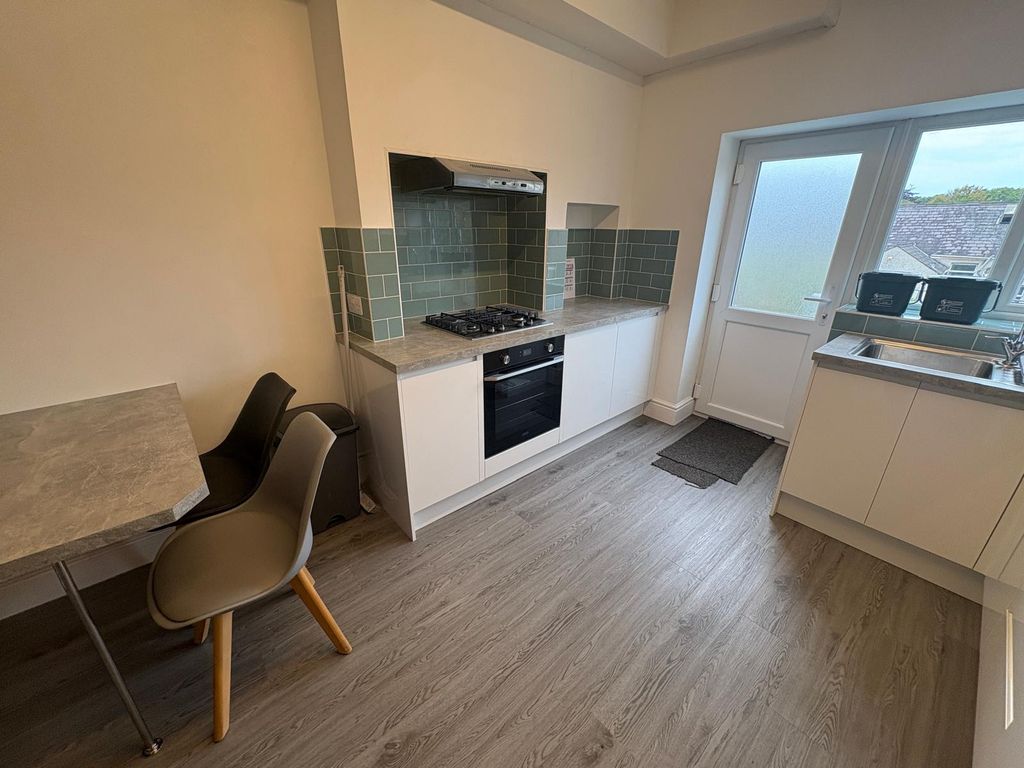 Property photo 3 of 11 x (16)