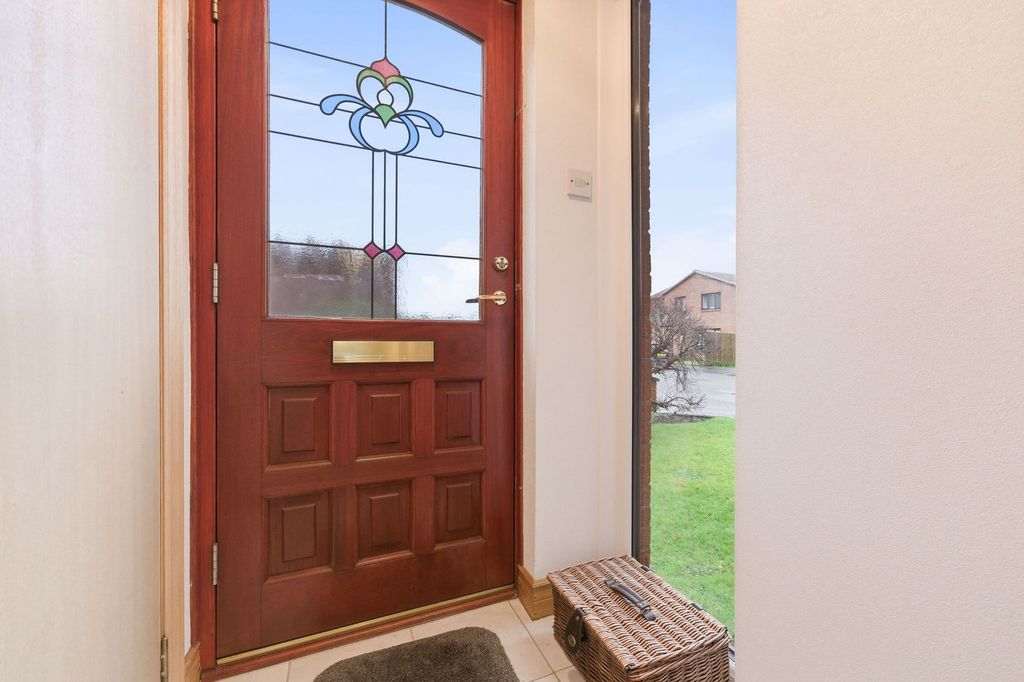 Property photo 2 of 31