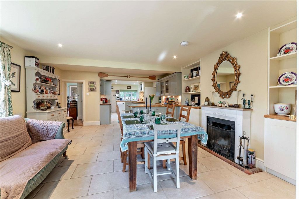 Property photo 3 of 34 Picture No. 24