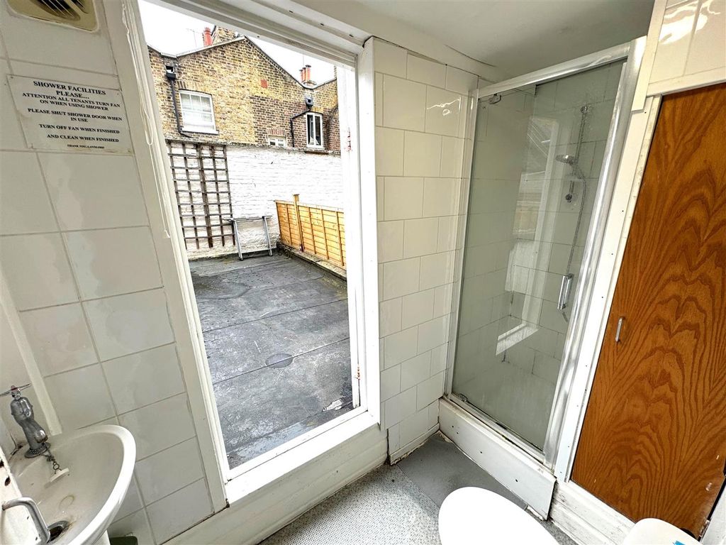 Property photo 2 of 5 Bath 1.Jpg