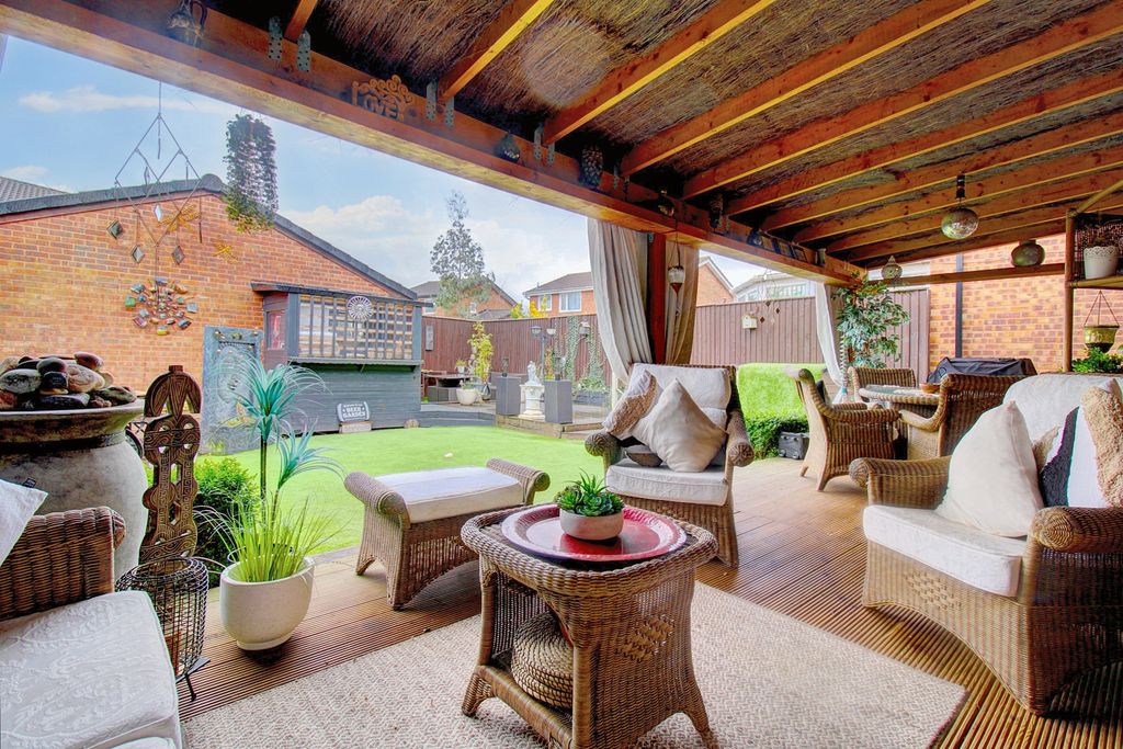 Property photo 2 of 22 Sheltered Decking
