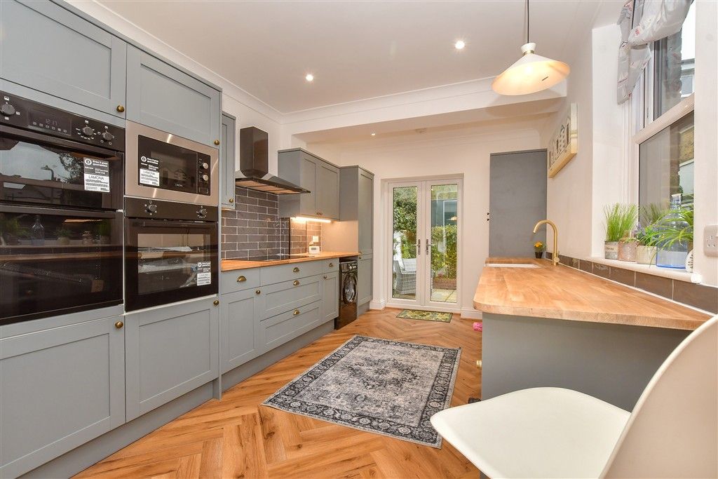 Property photo 3 of 17 Kitchen