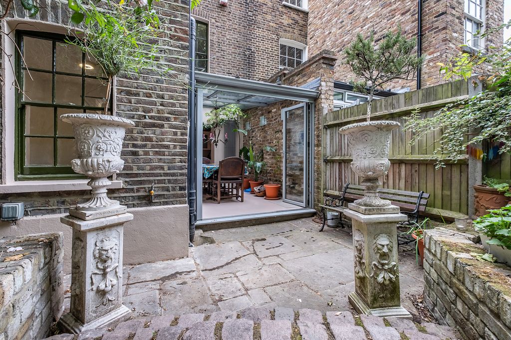 Property photo 3 of 24