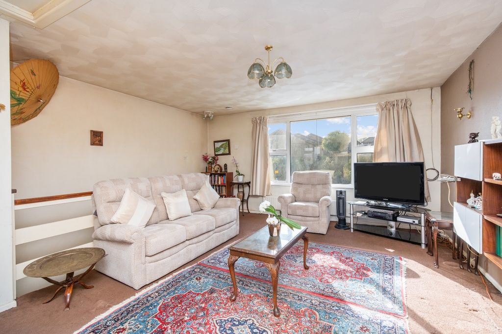 Property photo 3 of 13 4986683