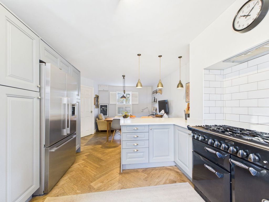 Property photo 3 of 28