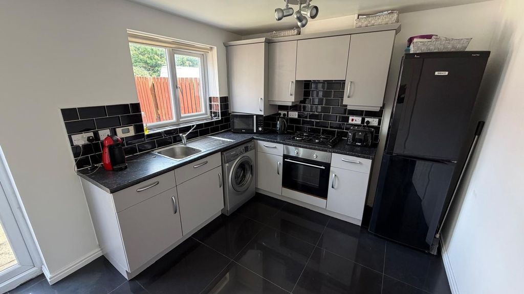Property photo 3 of 13