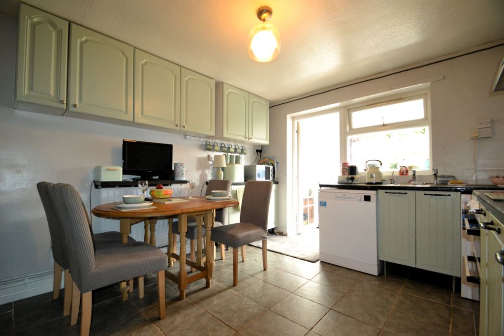 Property photo 3 of 14 Kitchen
