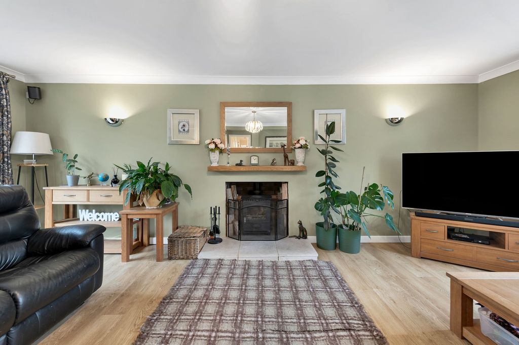 Property photo 3 of 28