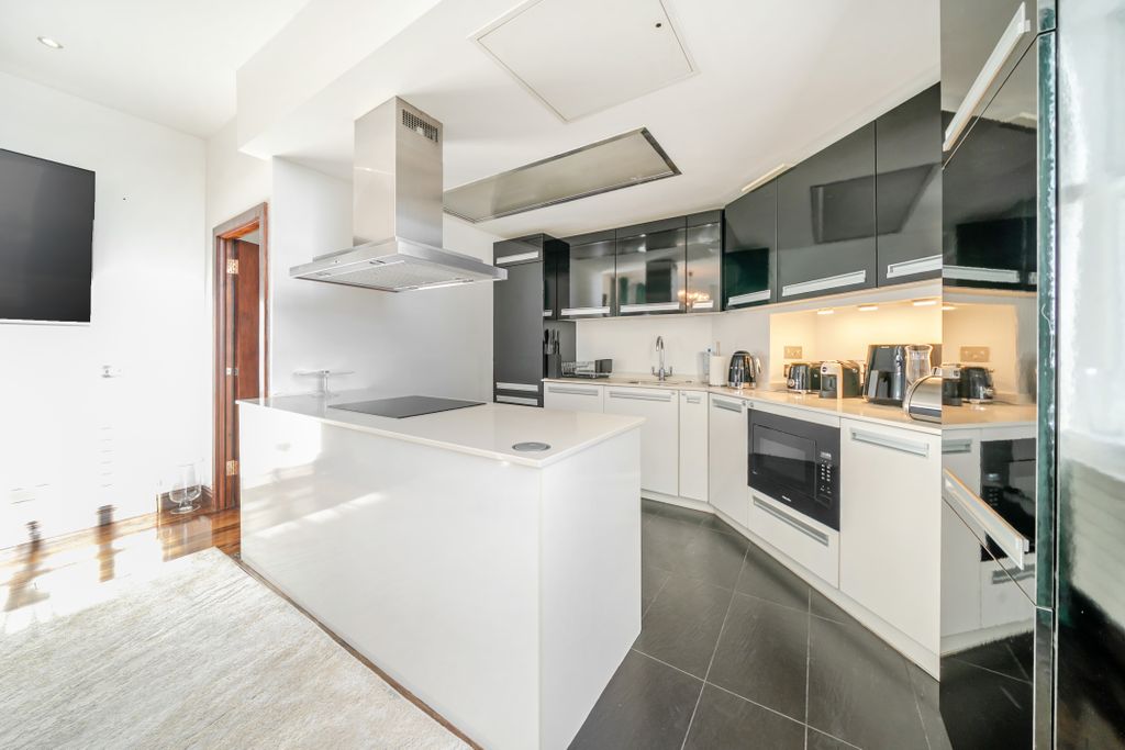 Property photo 3 of 16 Kitchen