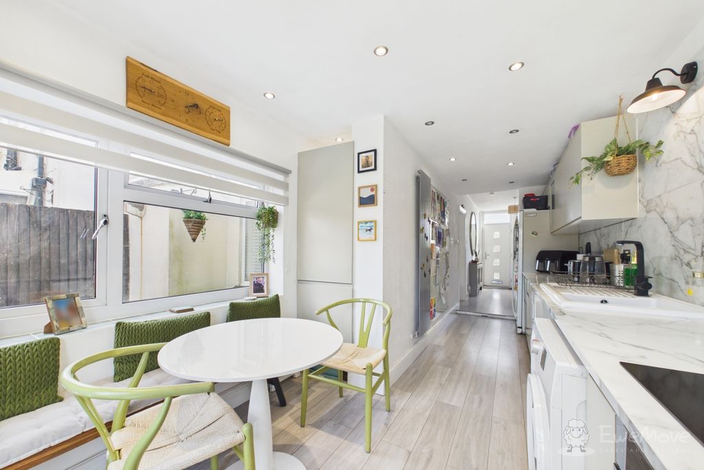 Property photo 2 of 17 Kitchen - Breakfast Room