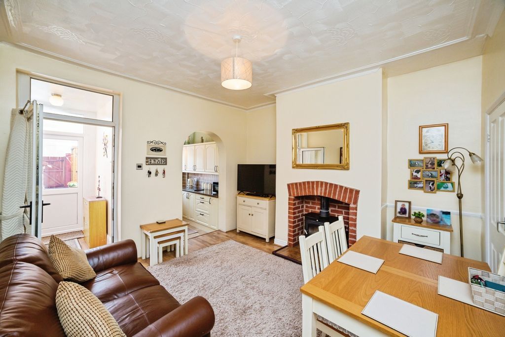 Property photo 2 of 17 Photo