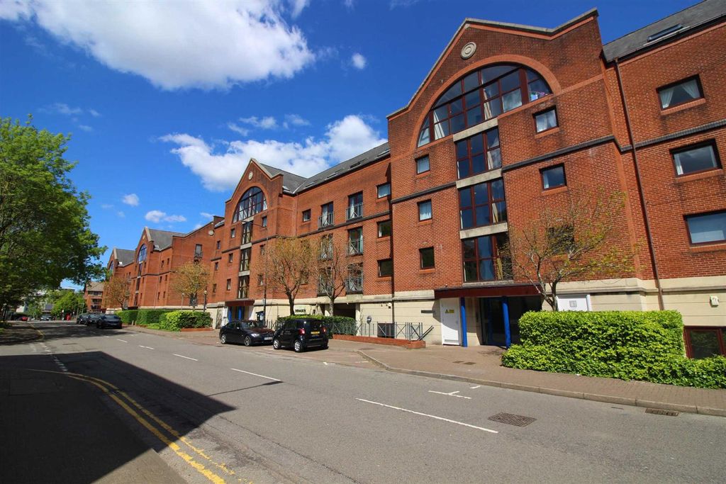 Property photo 1 of 11