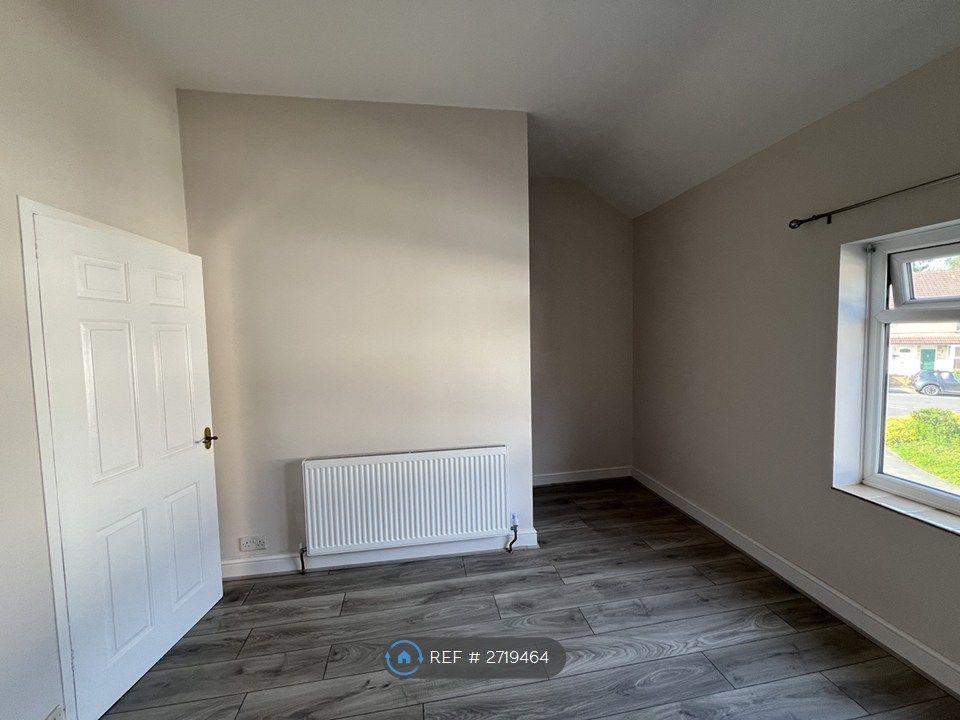 Property photo 3 of 10 Bedroom 1