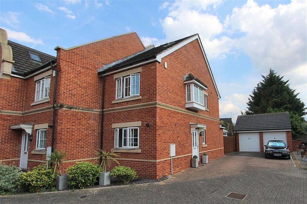 Property photo 1 of 17 Exterior