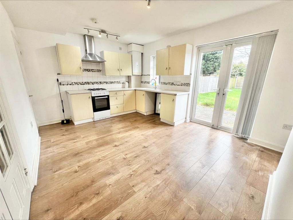 Property photo 3 of 8 Processed-4Ccea124-8B42-4D22-A58B-38D1F020F66F.Jpe