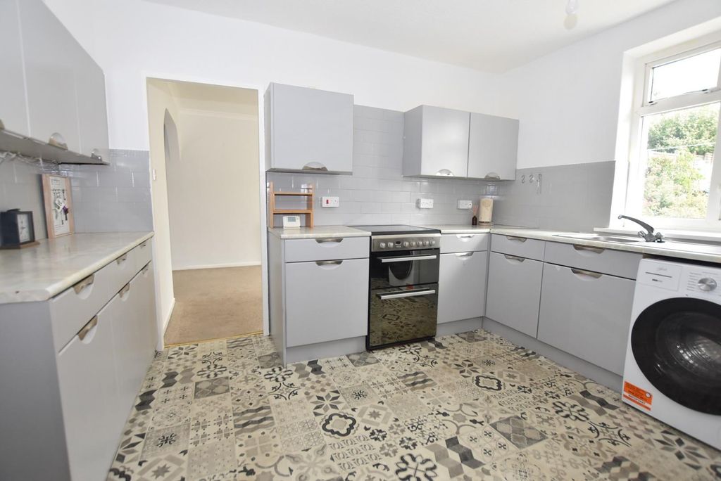 Property photo 3 of 18 Kitchen 3.Jpg