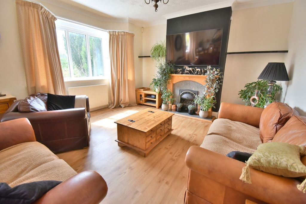 Property photo 2 of 27