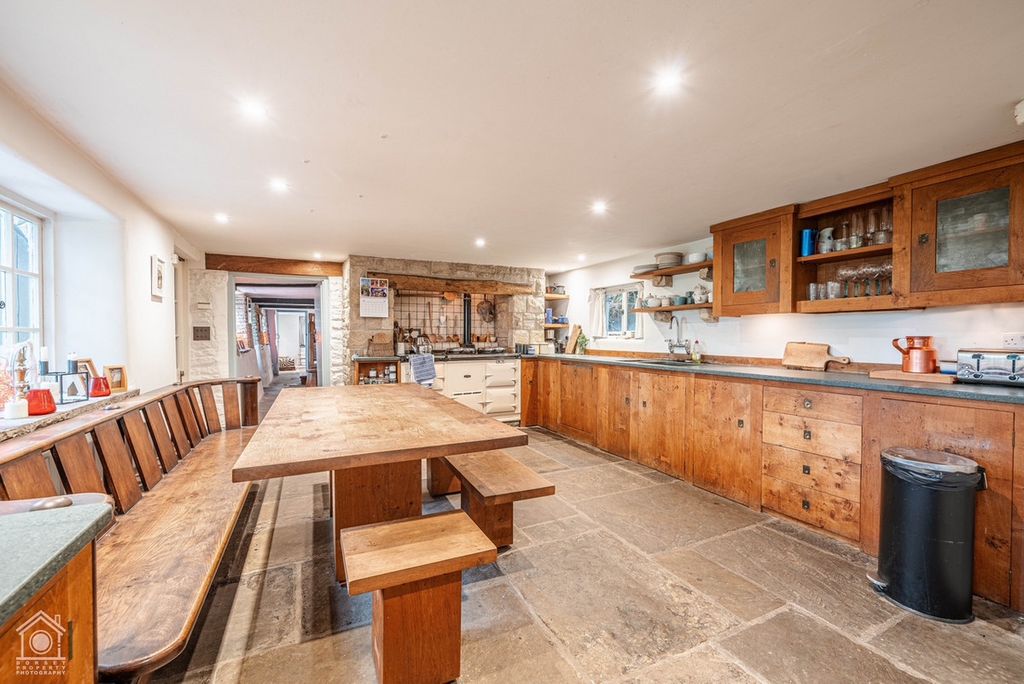 Property photo 3 of 39