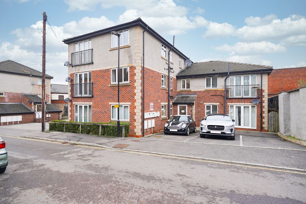 Property photo 1 of 8