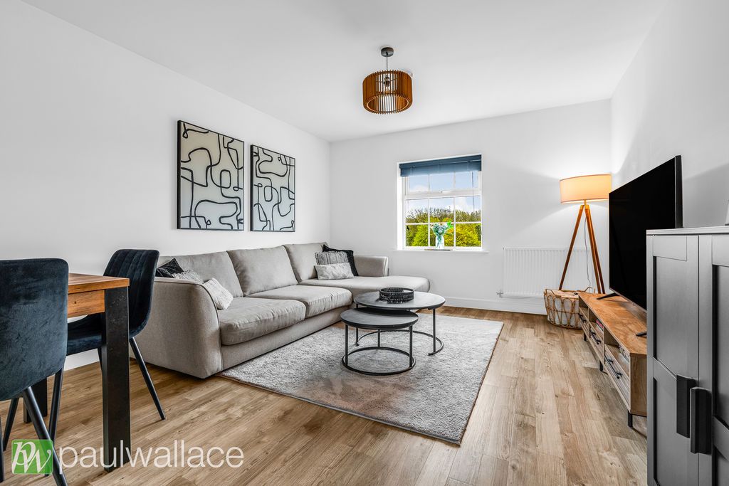 Property photo 2 of 22 Living / Dining Room