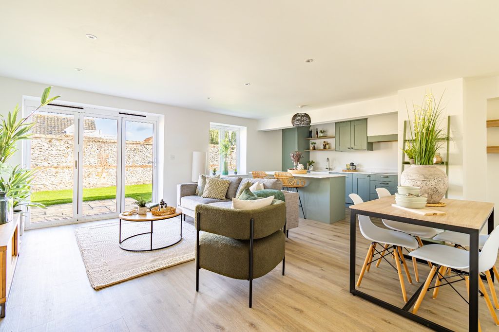 Property photo 2 of 49 4518371