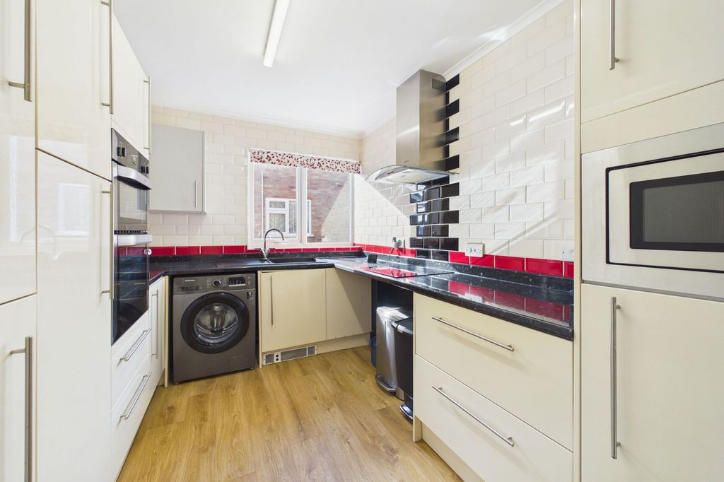Property photo 3 of 10