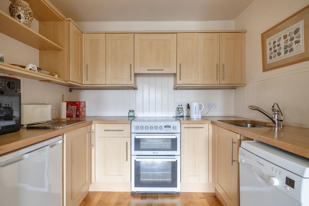 Property photo 3 of 17 Kitchen