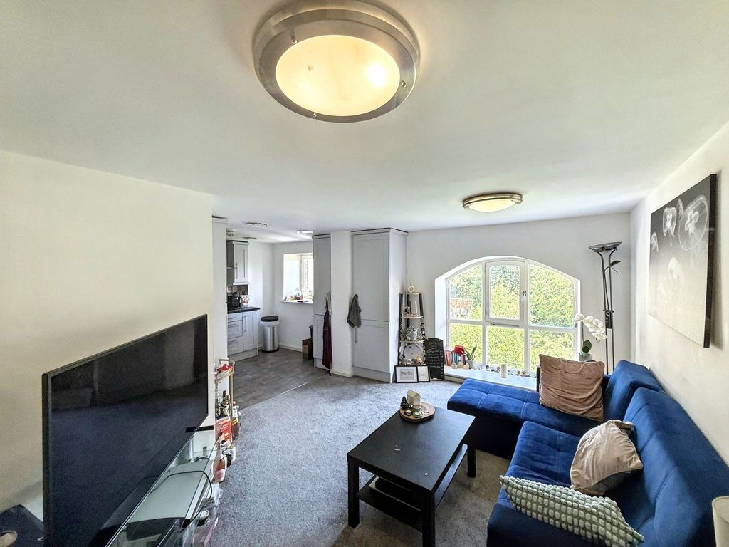 Property photo 3 of 11