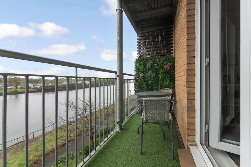 Property photo 2 of 13 Balcony