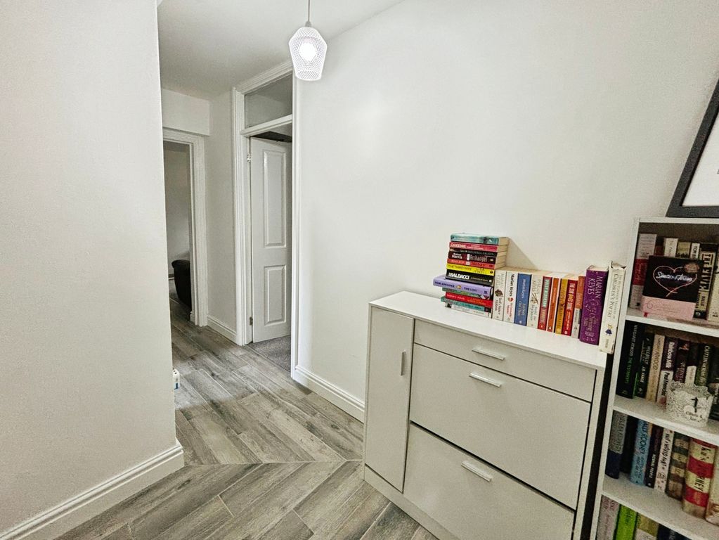 Property photo 2 of 16 Entrance Hall