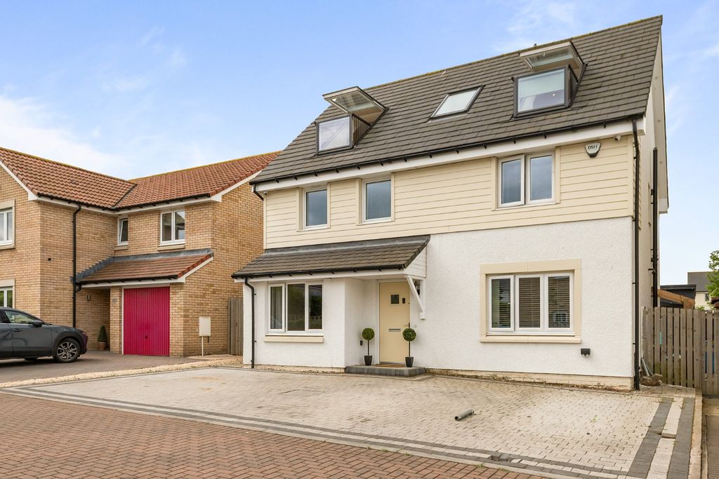 Property photo 1 of 45 5179501