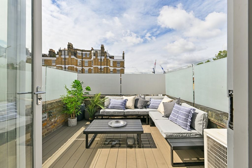 Property photo 2 of 18 West Facing Terrace