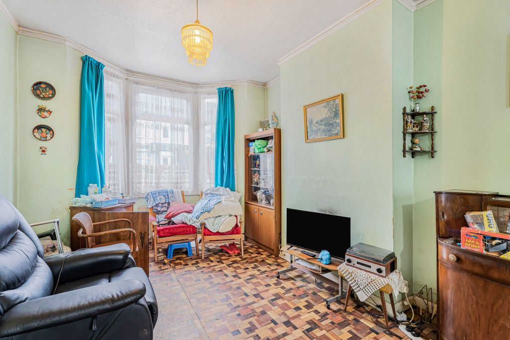 Property photo 2 of 32