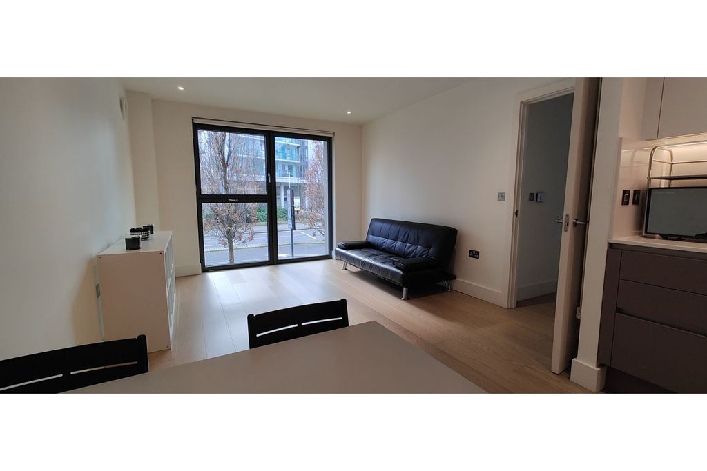 Property photo 2 of 14 Living Room