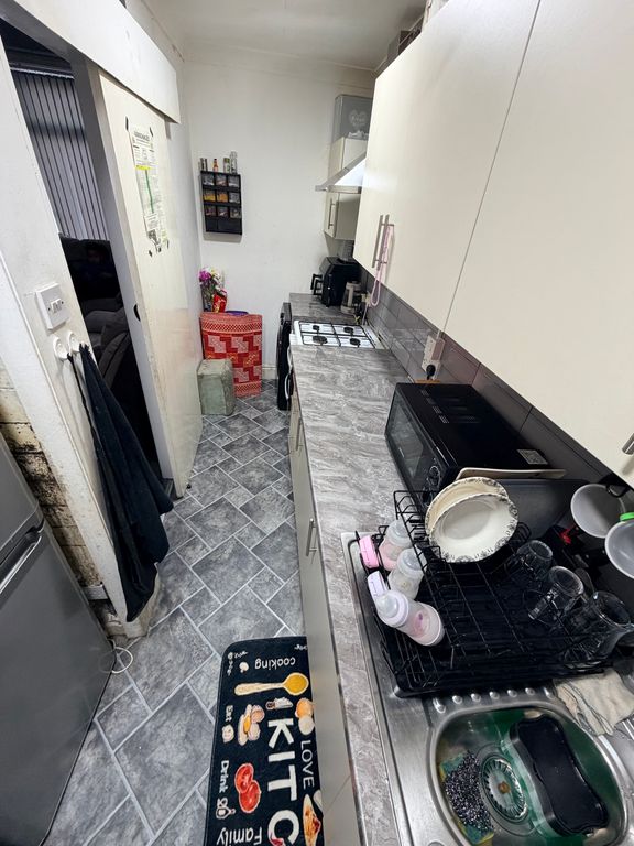 Property photo 3 of 17 Kitchen