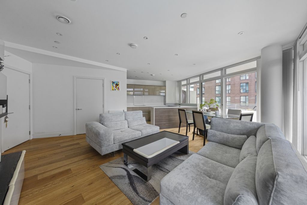 Property photo 2 of 13 094A5354