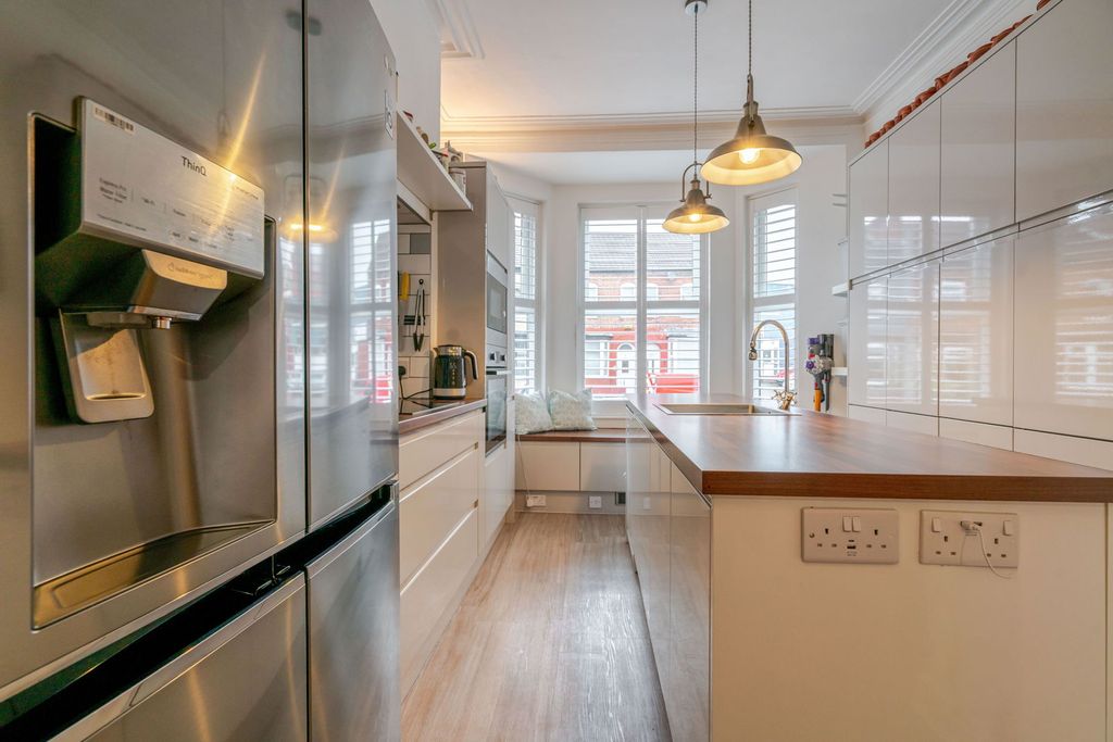 Property photo 3 of 25