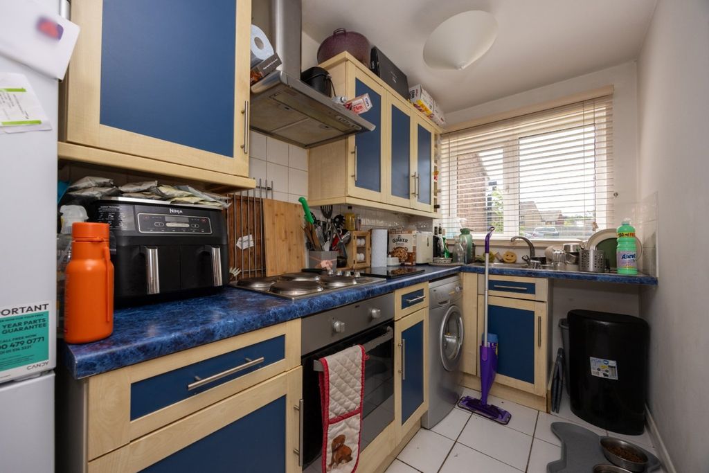 Property photo 2 of 12 Kitchen