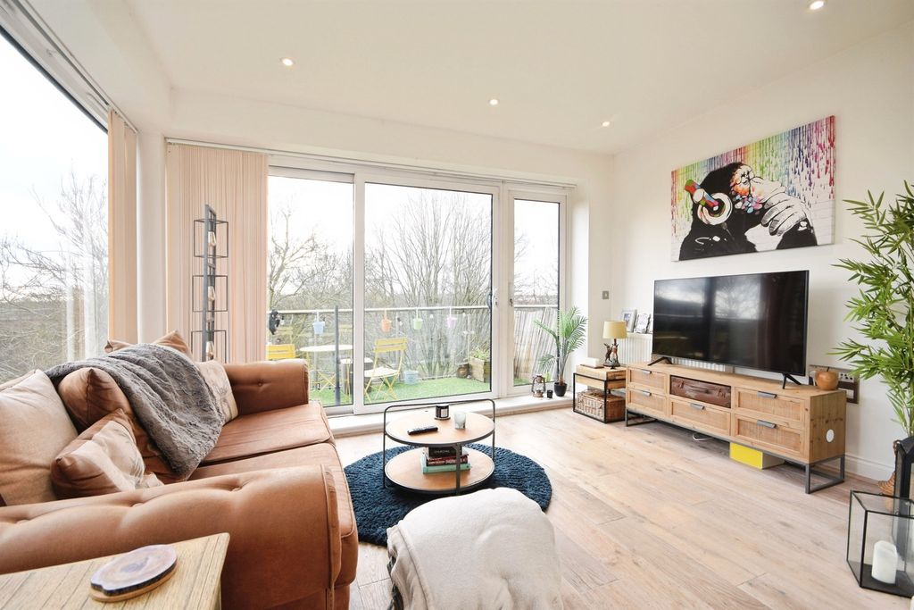 Property photo 3 of 15