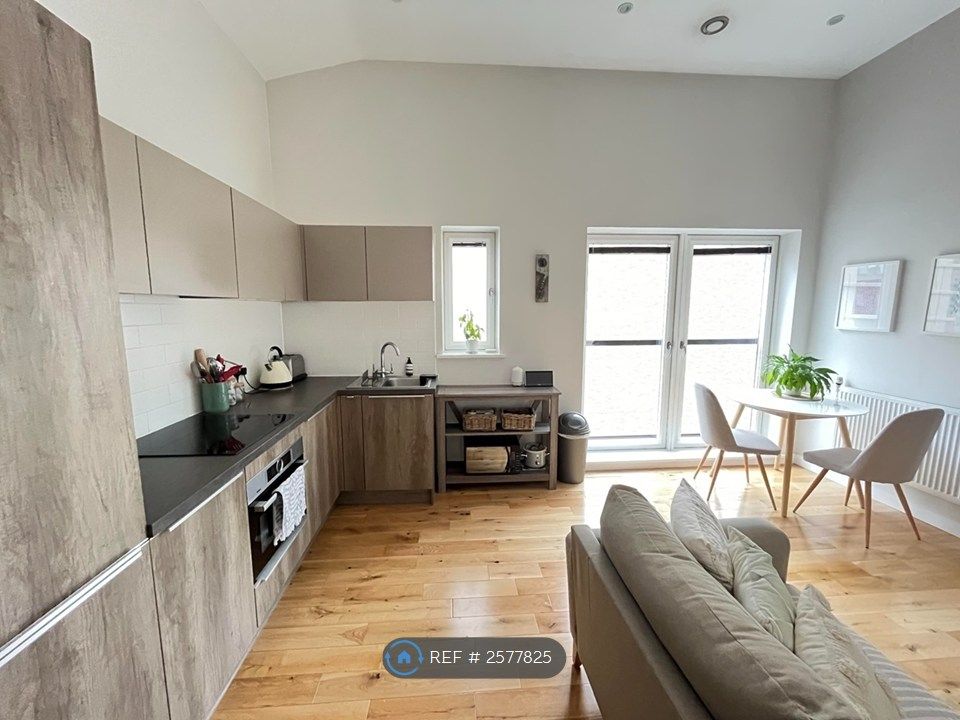 Property photo 3 of 15 Living Space