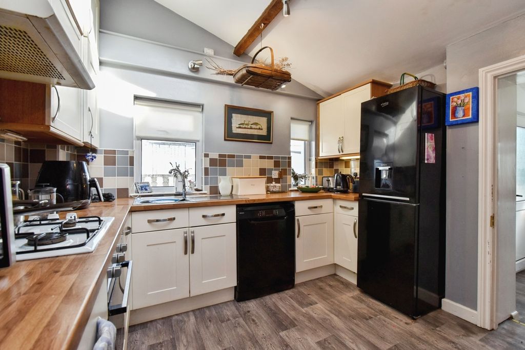 Property photo 3 of 17 Photo