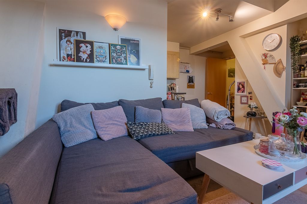 Property photo 2 of 28