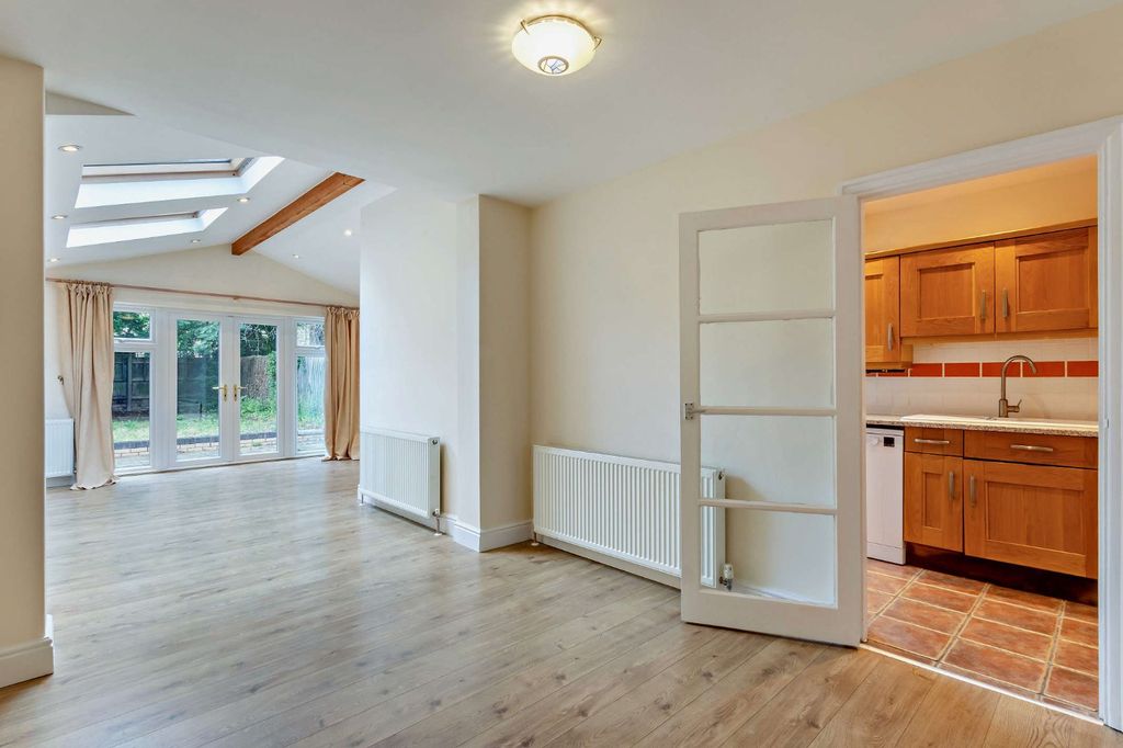 Property photo 2 of 13 Picture No. 11