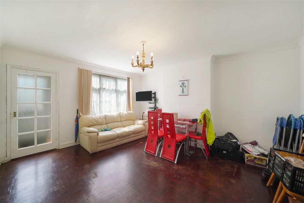 Property photo 2 of 7 40 Elms Lane - Yvpb27Crdavrltgdcar3.Jpg