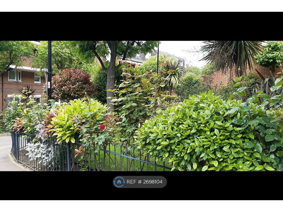 Property photo 3 of 14 Communal Garden