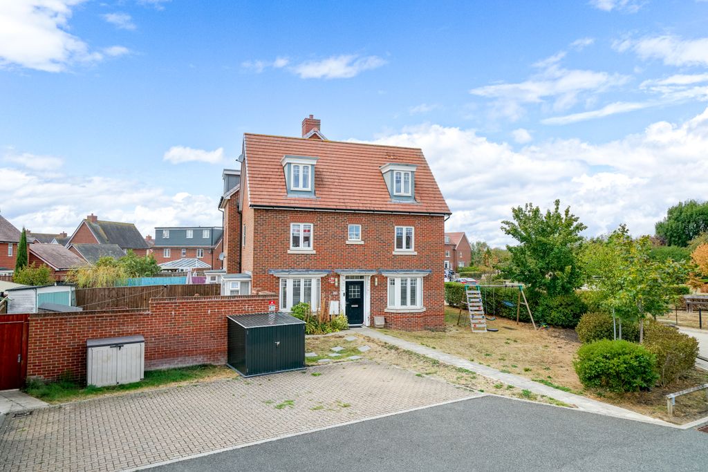 Property photo 1 of 23 12-Cheddington-Grove-21