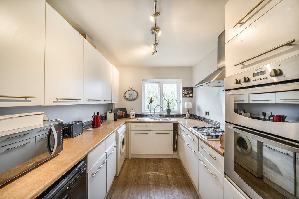 Property photo 3 of 20 1355898-7-68Cbd00...