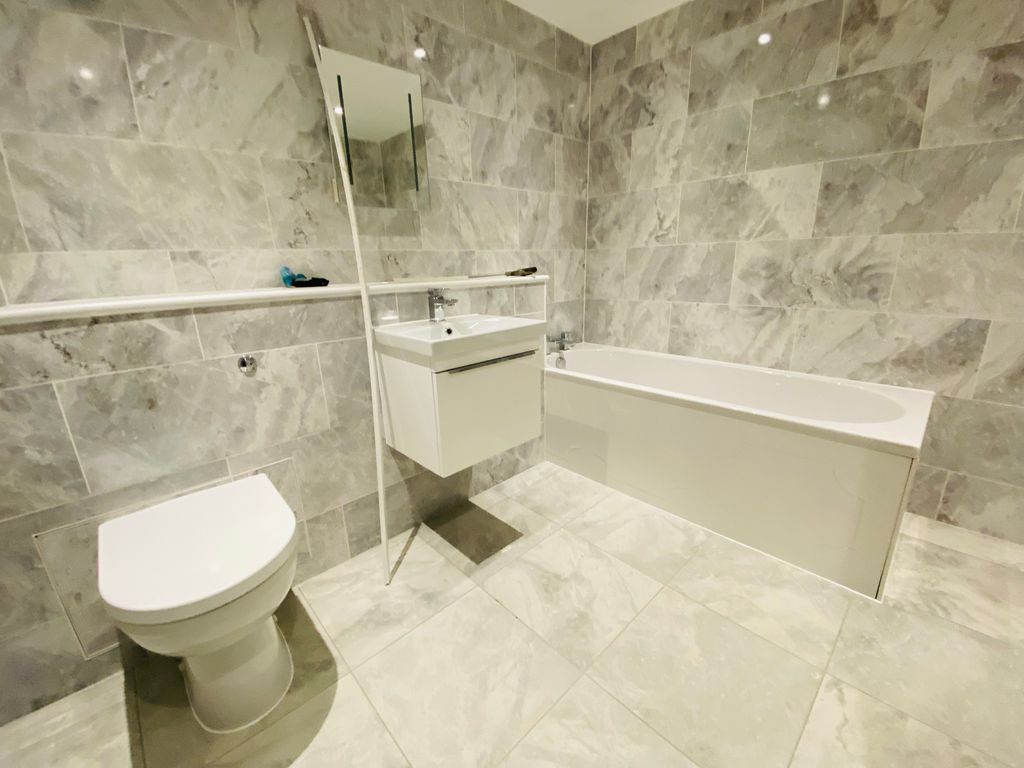 Property photo 3 of 9 En-Suite Bathroom