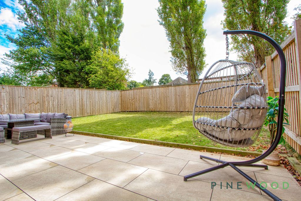 Property photo 2 of 32 Rear Garden