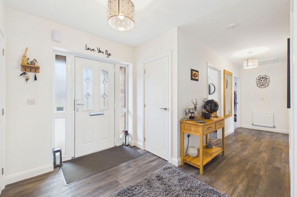 Property photo 3 of 32